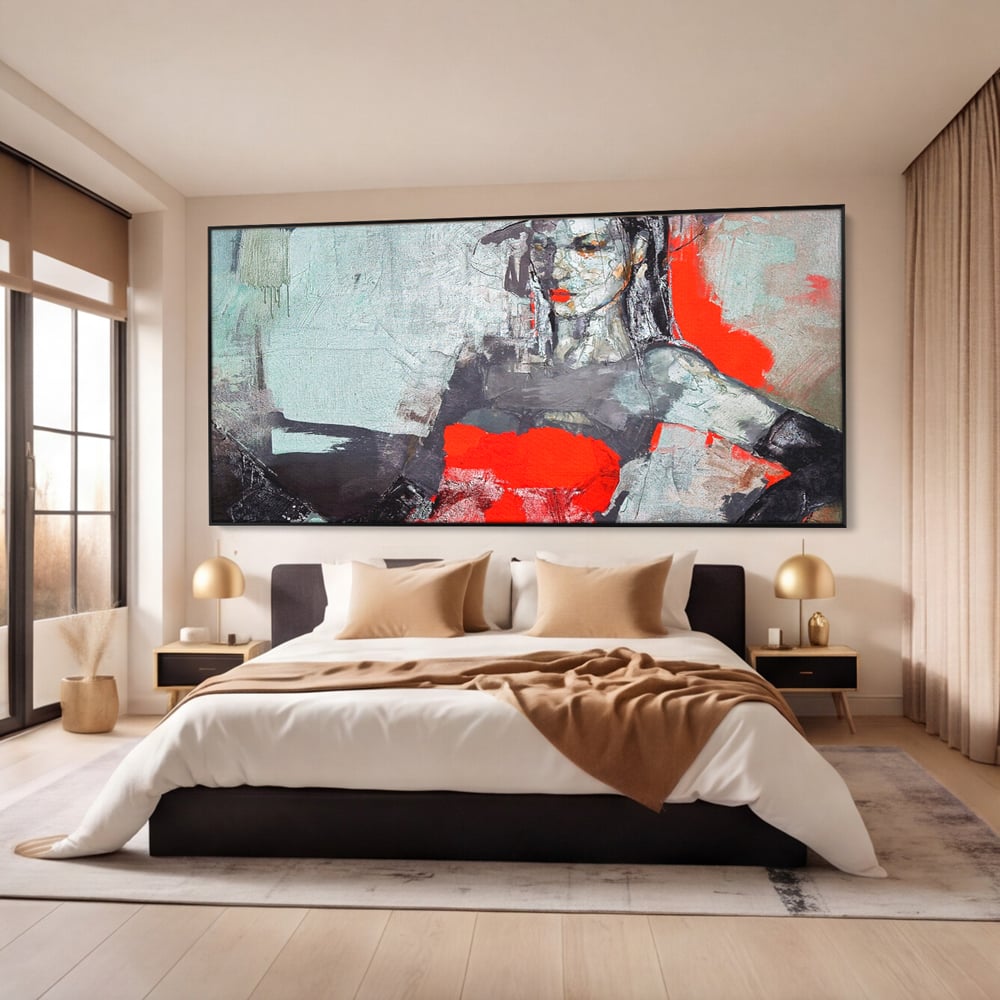 Tablou canvas cu tablou canvas cu portretul unei femei in rosu si negru, in rama de aluminiu negru, pe perete intr-un dormitor